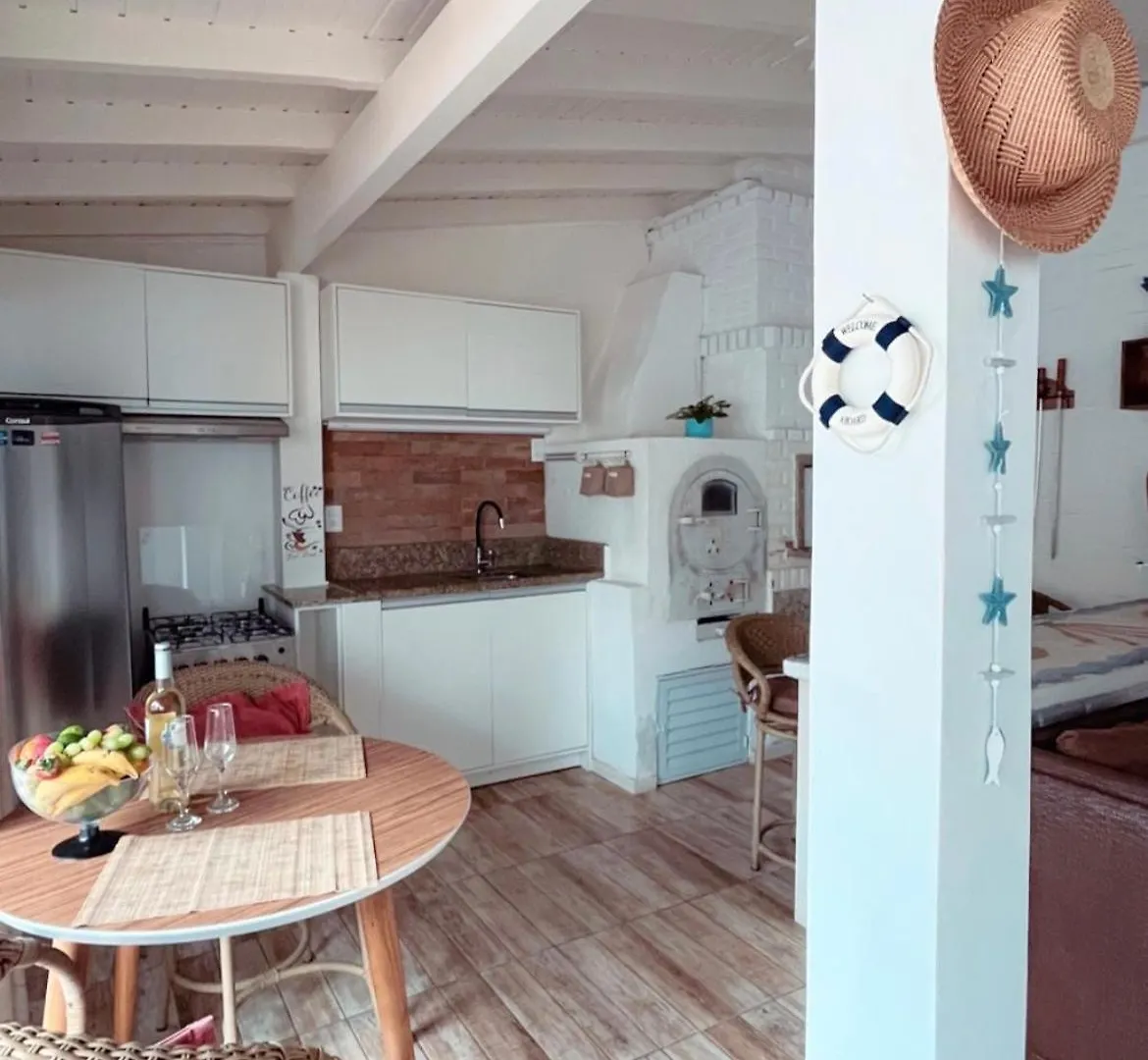 Casa com piscina e acesso a pé à Praia do Santinho Florianópolis
