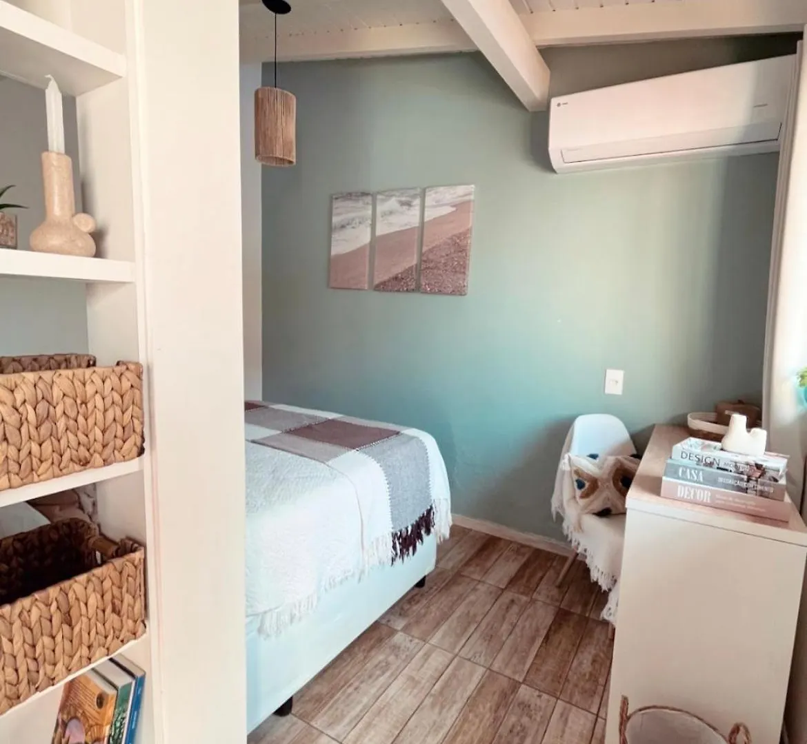 Casa com piscina e acesso a pé à Praia do Santinho Florianópolis Brasil